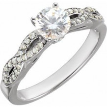 14K White 1 CTW Diamond Engagement Ring. Size 7